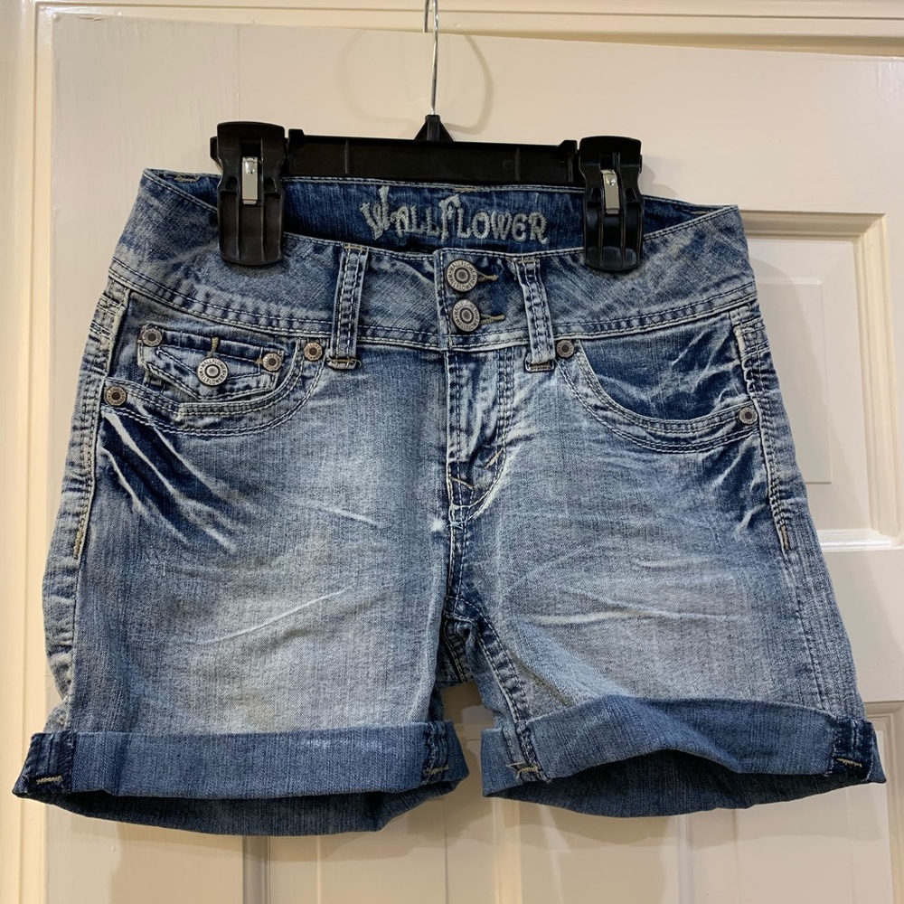 Wallflower Jean Shorts size 5 (Broken Zipper)